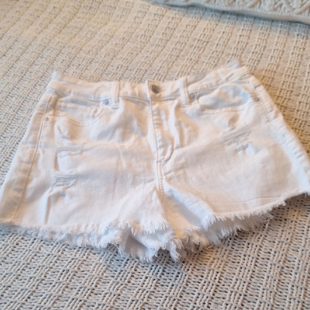 American Eagle White Frayed Mom Jean Shorts Size 4